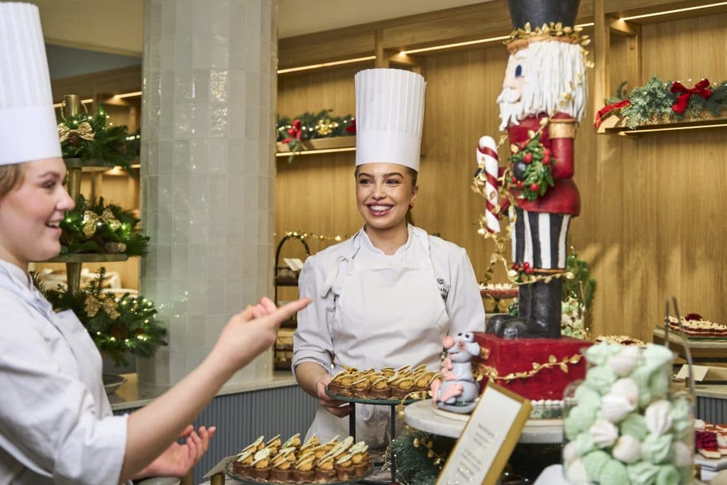Britannia’s pastry chefs presenting Christmas desserts at Palmehaven